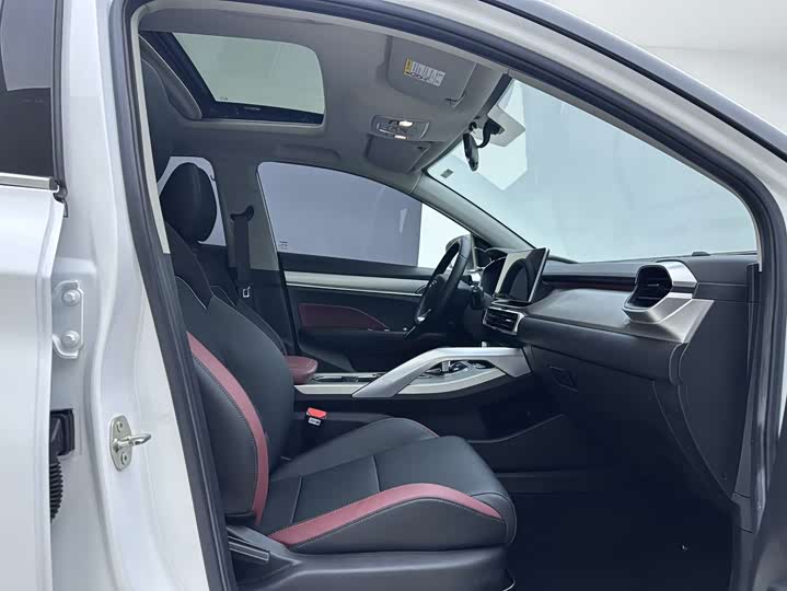 Фото 8 - Geely Coolray