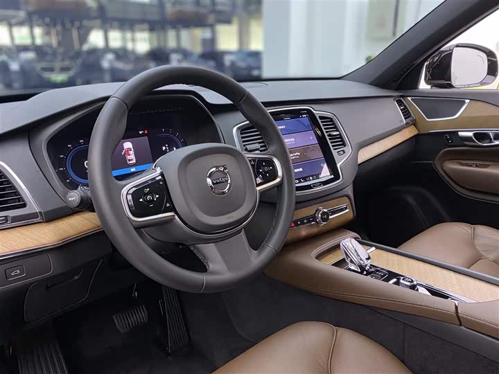 Фото 6 - Volvo XC90