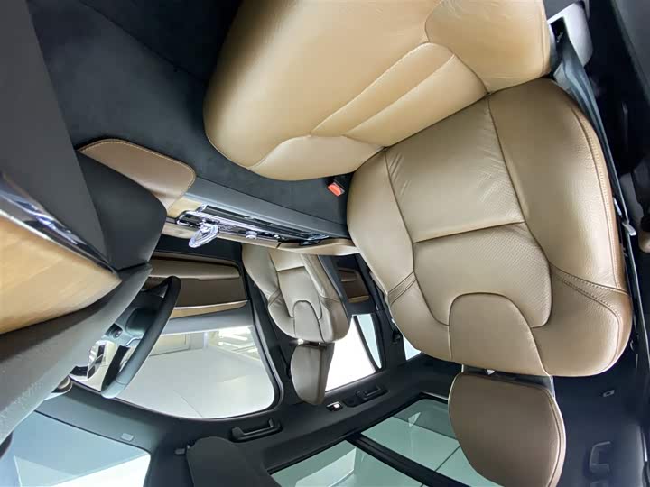 Фото 9 - Volvo XC90