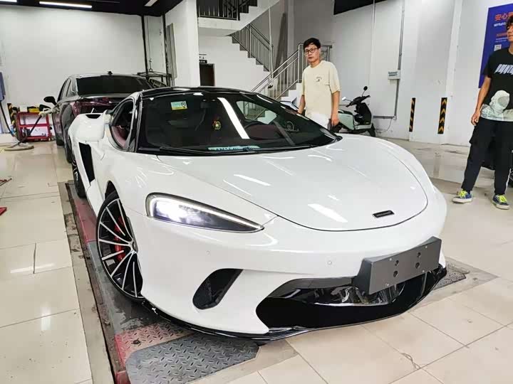 Фото 3 - McLaren GT
