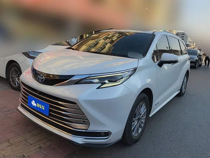 Фото 1 - Toyota Sienna