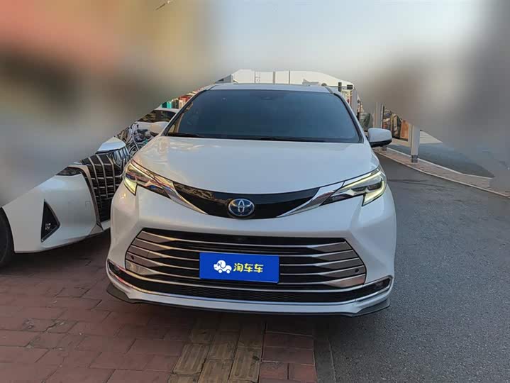 Фото 2 - Toyota Sienna