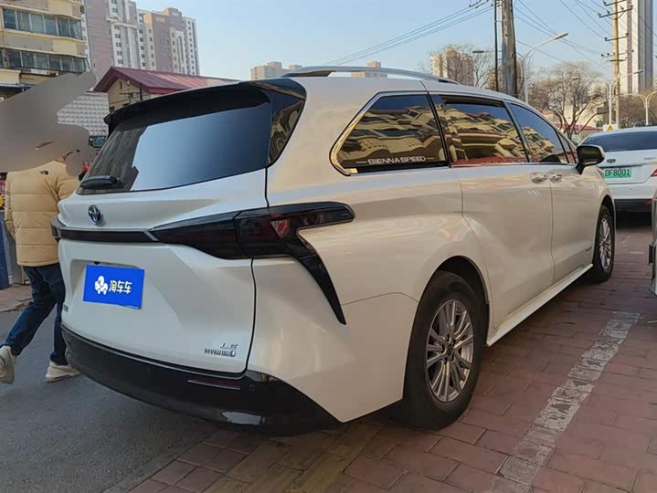 Фото 3 - Toyota Sienna