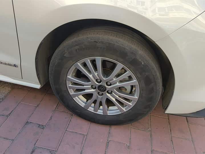 Фото 6 - Toyota Sienna