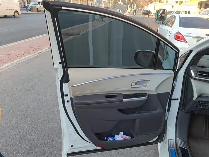 Фото 7 - Toyota Sienna