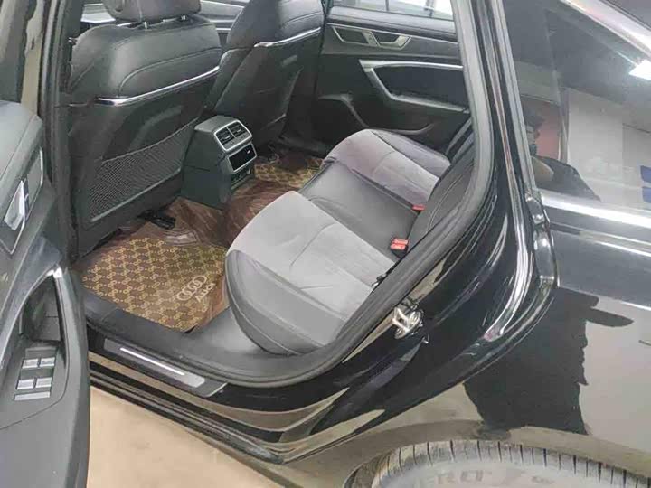 Фото 4 - Audi A6L