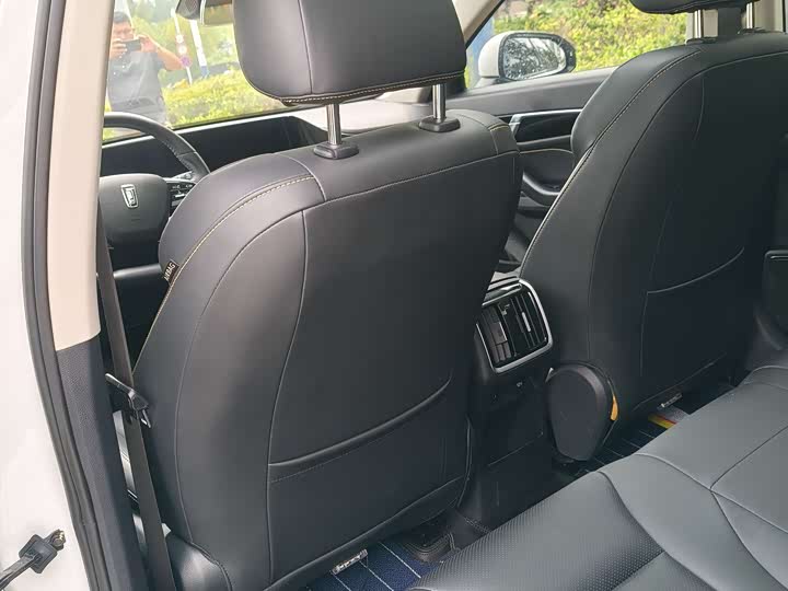 Фото 7 - Bestune B70