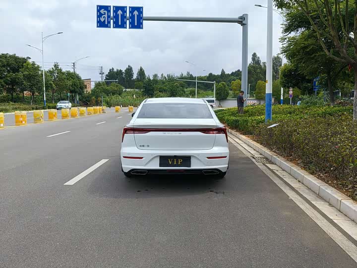 Фото 9 - Bestune B70