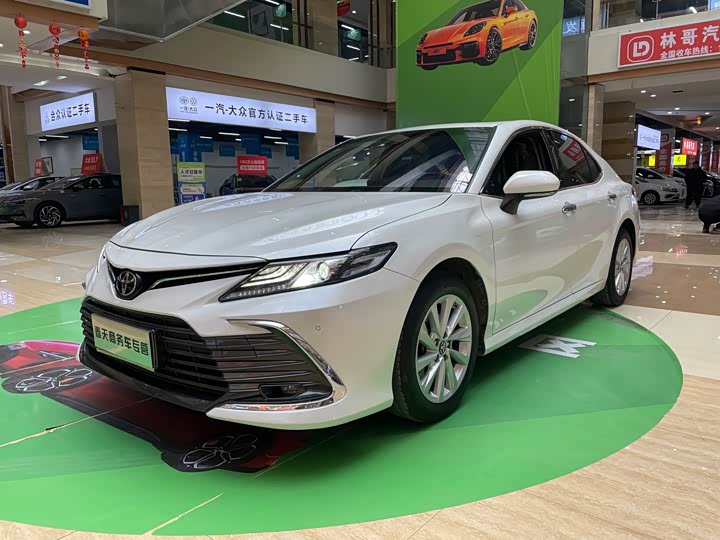 Фото 1 - Toyota Camry