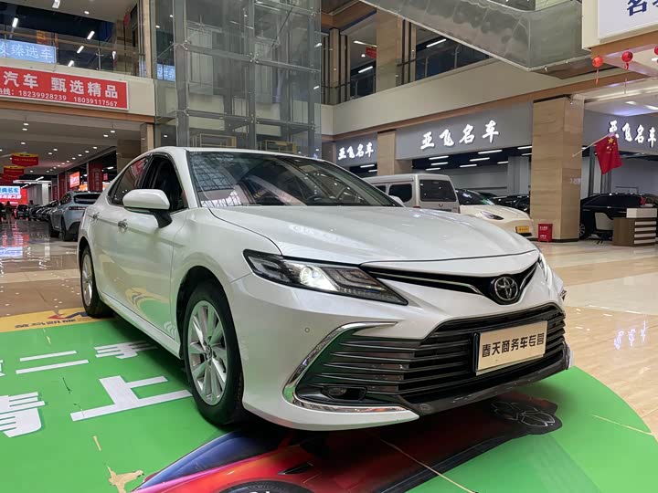 Фото 3 - Toyota Camry