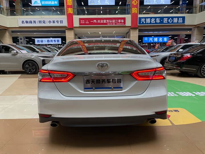 Фото 6 - Toyota Camry