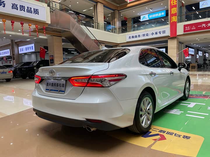 Фото 7 - Toyota Camry