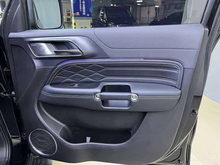 Фото 6 - Tank 300