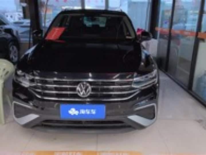 Фото 2 - Volkswagen Tiguan L Pro