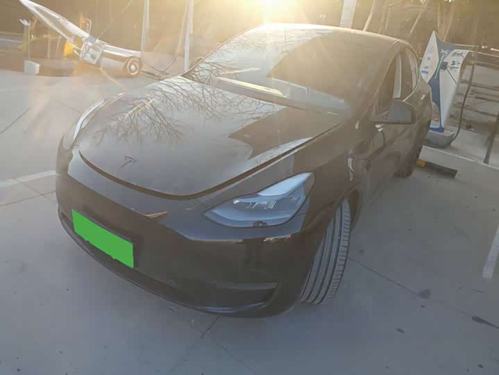 Фото 1 - Tesla Model Y