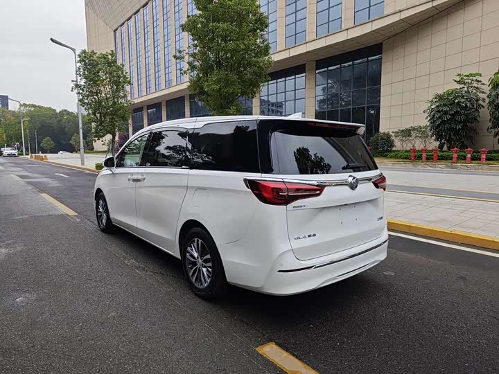 Фото 6 - Buick GL8 ES