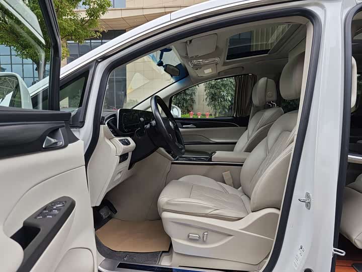 Фото 9 - Buick GL8 ES