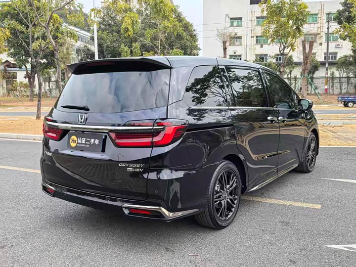 Фото 4 - Honda Odyssey