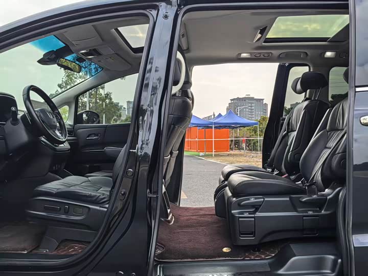 Фото 9 - Honda Odyssey