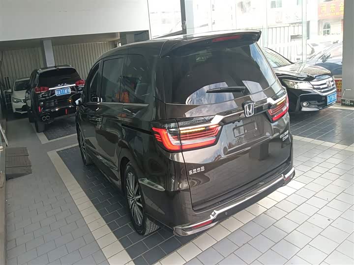 Фото 5 - Honda Elysion