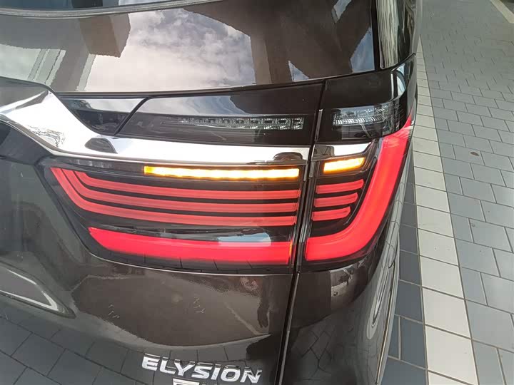 Фото 8 - Honda Elysion