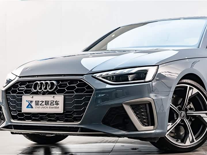 Фото 2 - Audi A4L