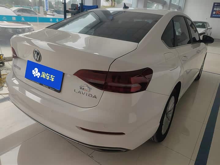 Фото 3 - Volkswagen Lavida