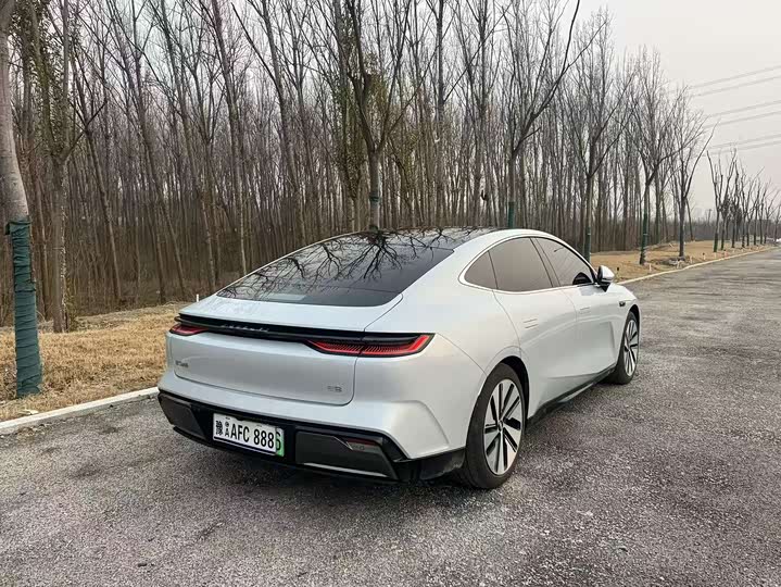 Фото 4 - Geely Galaxy E8