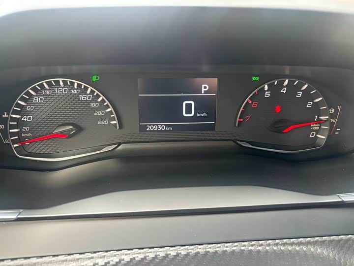 Фото 8 - Peugeot 2008