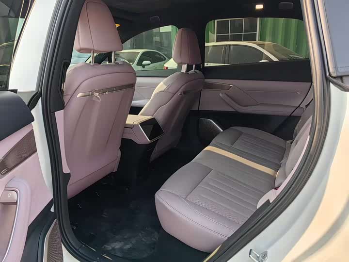 Фото 6 - Nio Onvo L60