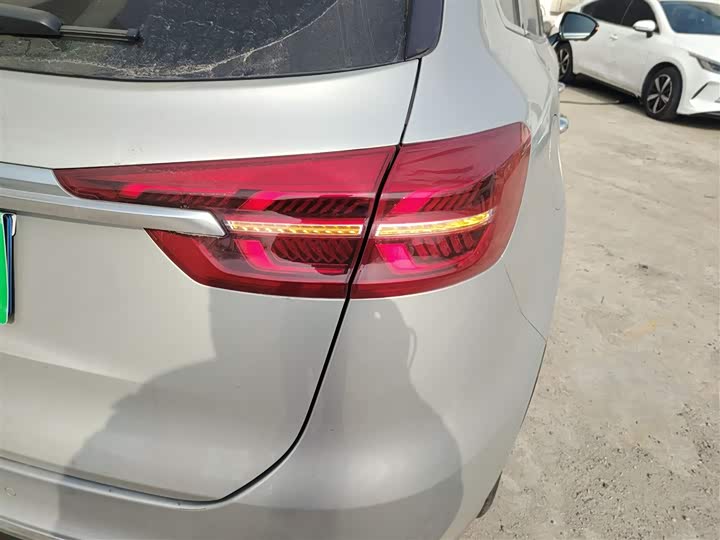 Фото 8 - Hongqi HS5