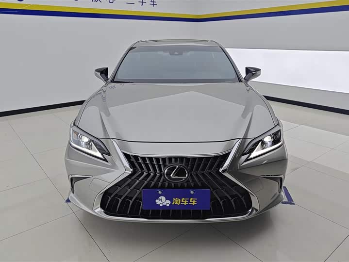 Фото 2 - Lexus ES