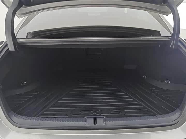 Фото 4 - Lexus ES