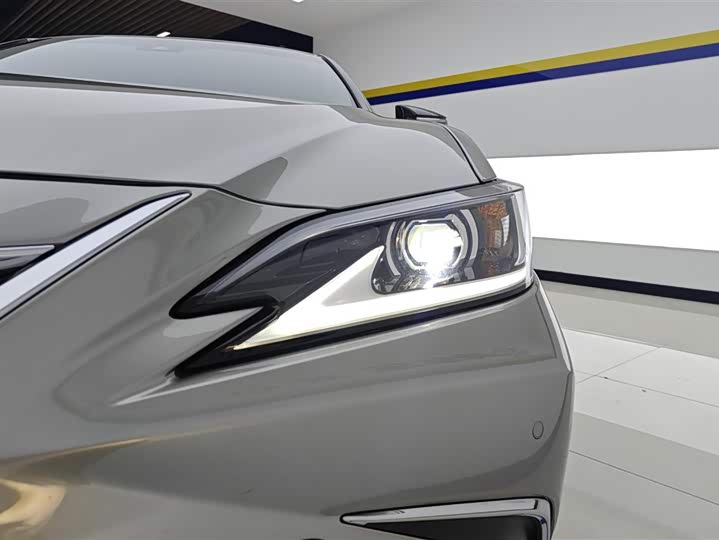 Фото 5 - Lexus ES