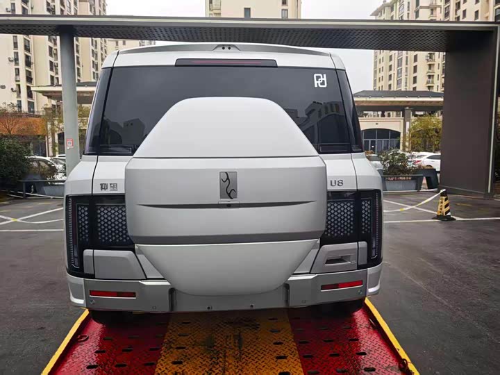 Фото 3 - BYD Yangwang U8