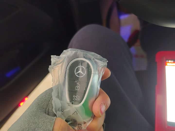 Фото 9 - Mercedes-Benz EQE SUV