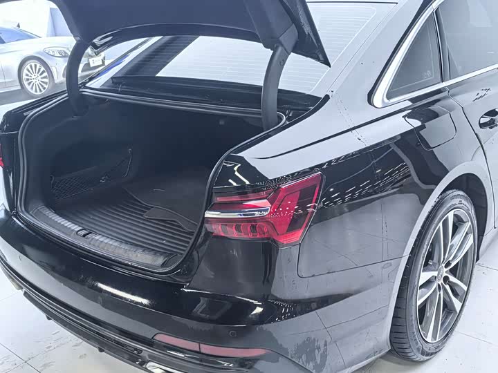 Фото 8 - Audi A6L