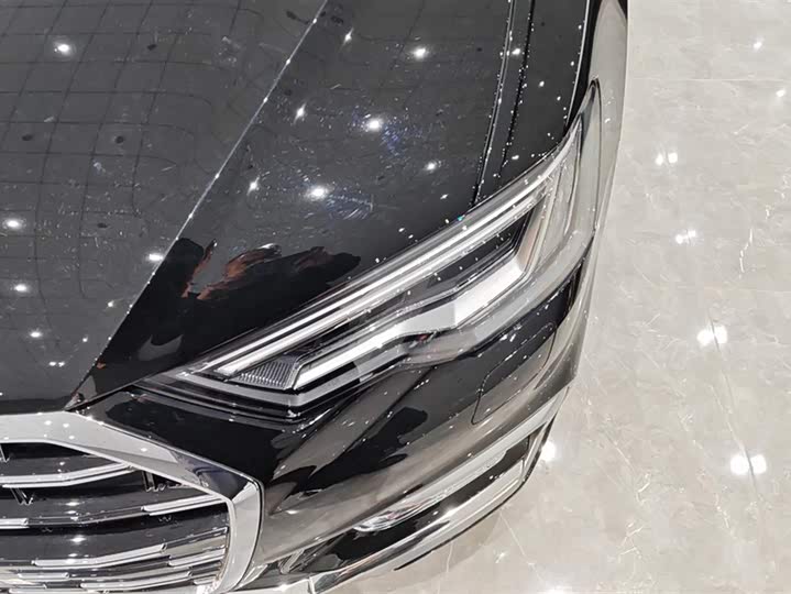 Фото 5 - Audi A6L