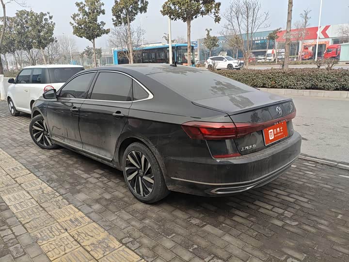 Фото 9 - Volkswagen Passat