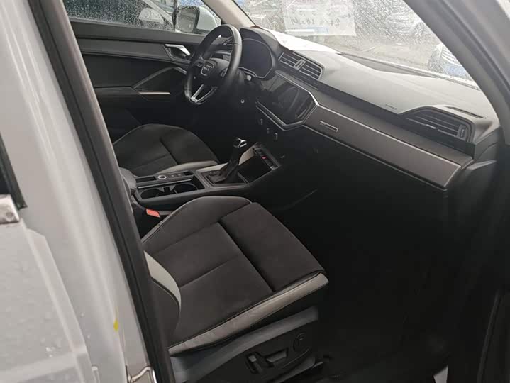 Фото 8 - Audi Q3