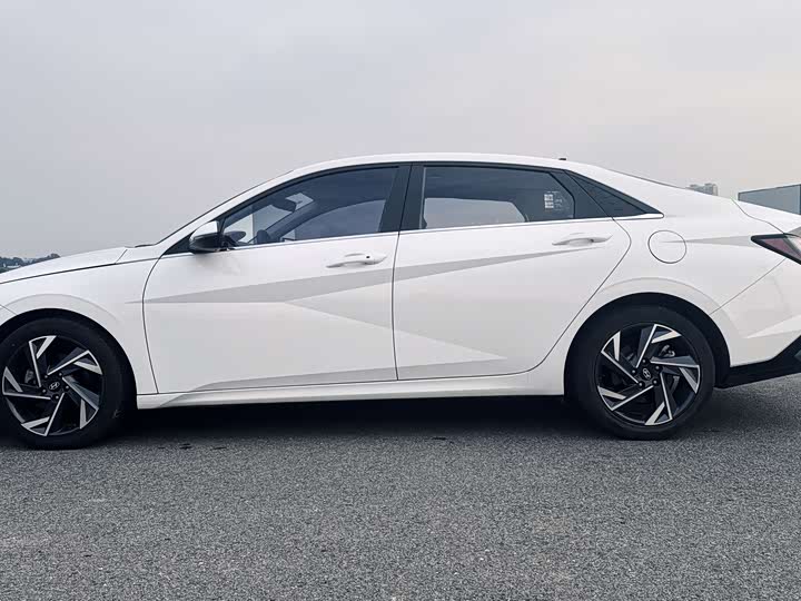 Фото 8 - Hyundai Elantra N line