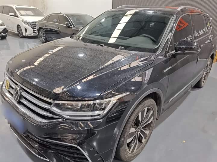 Фото 2 - Volkswagen Tiguan L Pro