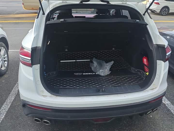 Фото 4 - Geely Coolray