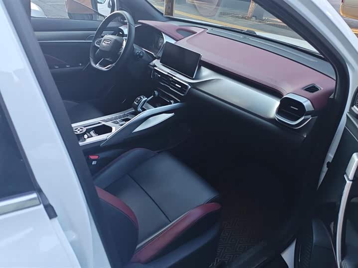 Фото 8 - Geely Coolray