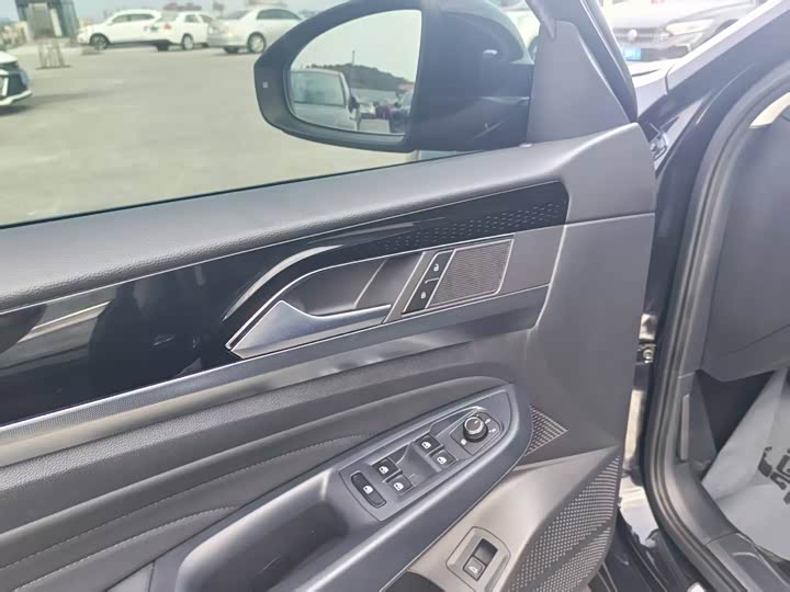 Фото 9 - Volkswagen Passat