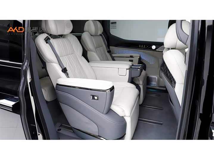 Фото 8 - Zeekr 009