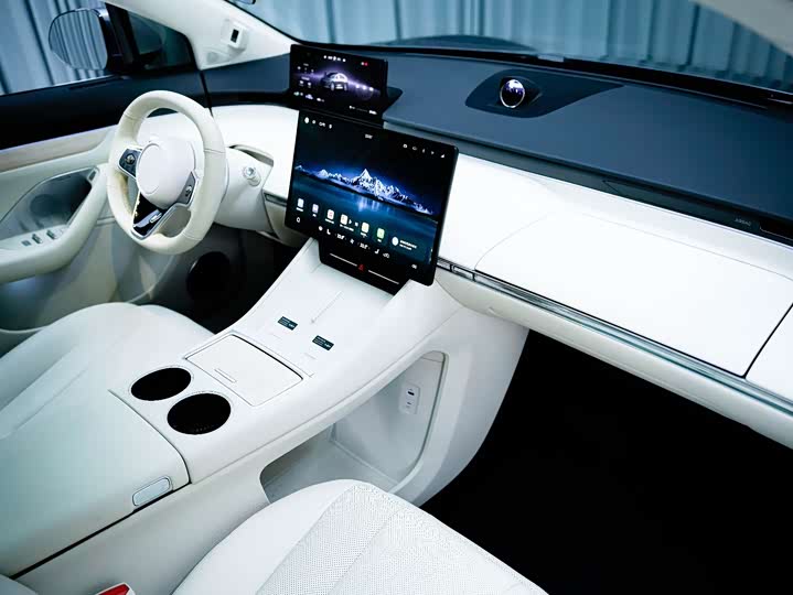 Фото 7 - Luxeed R7