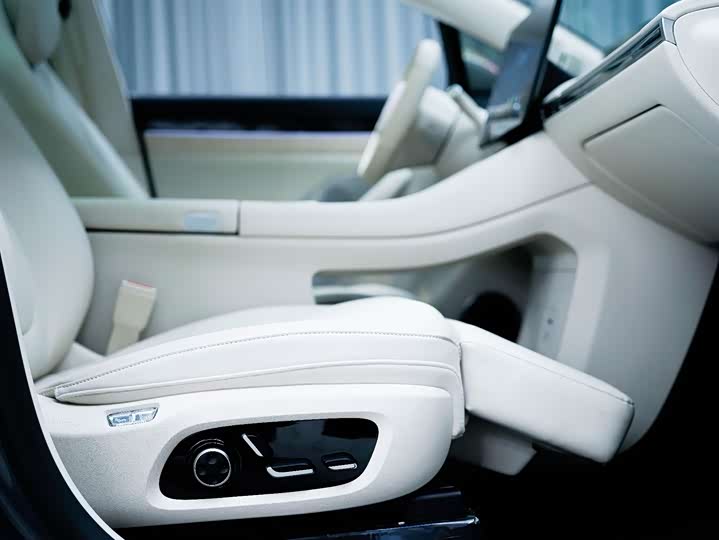 Фото 9 - Luxeed R7