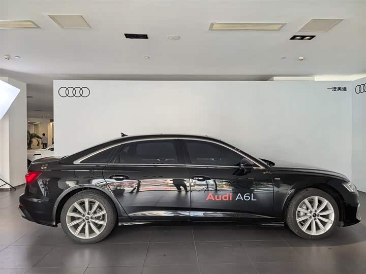Фото 6 - Audi A6L
