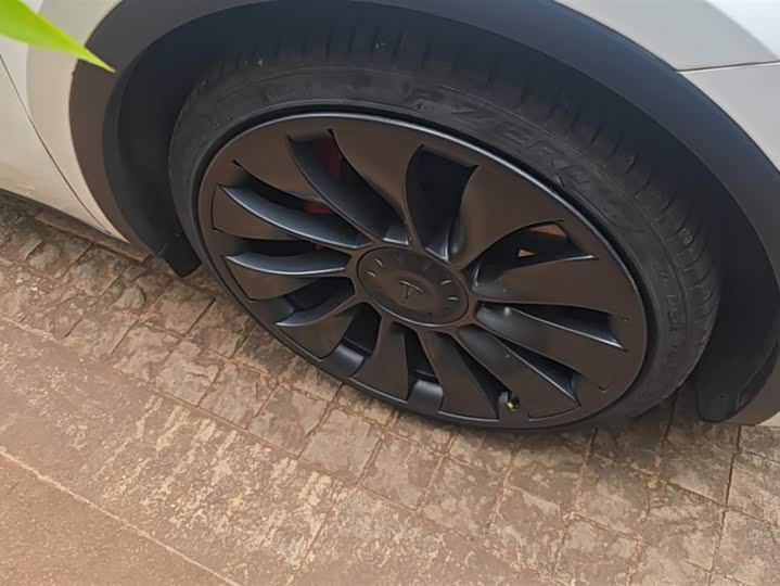 Фото 6 - Tesla Model Y